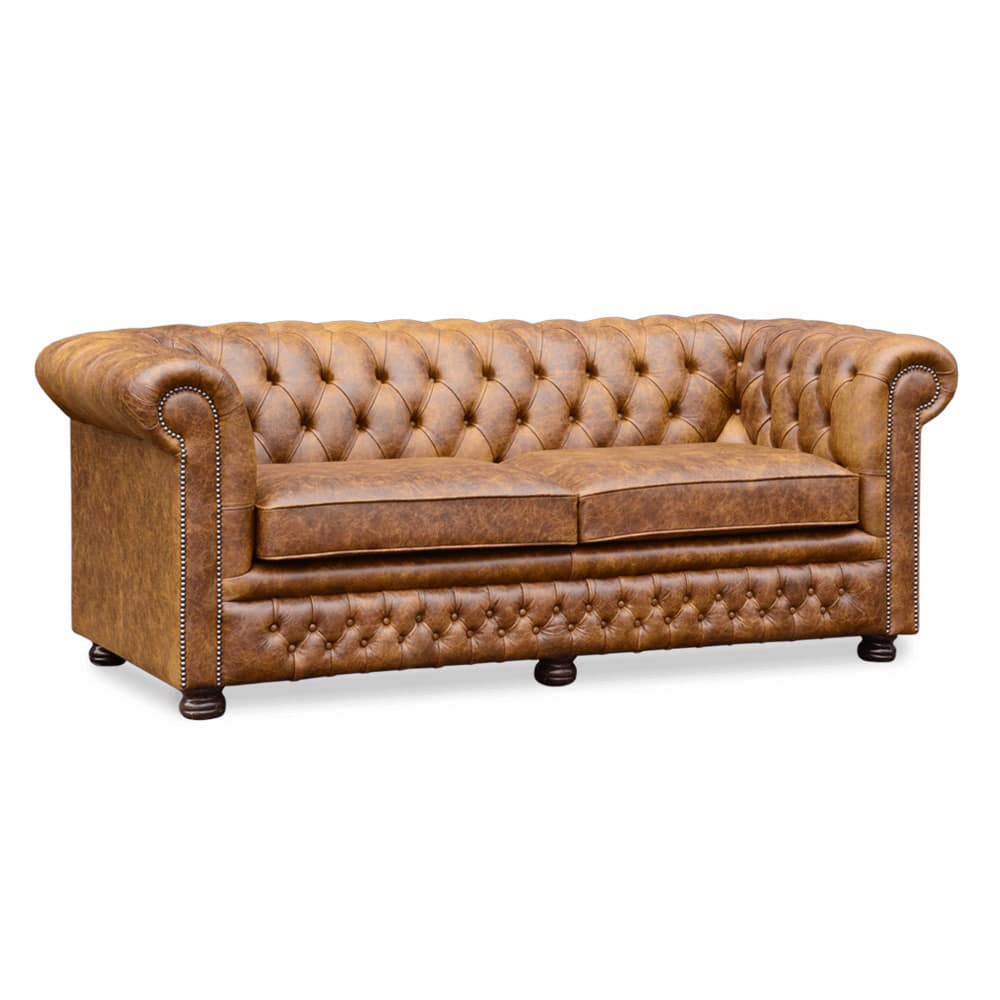 Stan Chesterfields Knight Sofa in klassischem Chesterfield-Design mit geradem Rücken, tiefgeknöpfter Rückenlehne, gedrechselten Holzfüßen und Echtlederbezug – handgefertigt in England