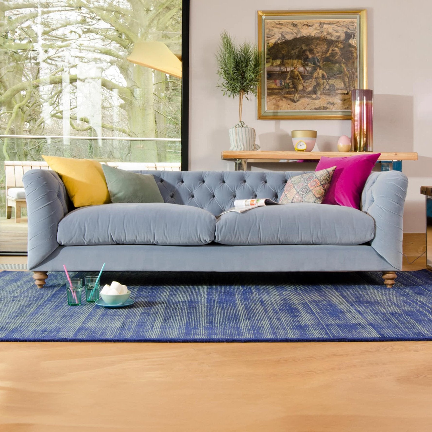 Tetrad Truffle Chesterfield Sofa in Samt – tiefe Knopfheftung, abgerundete Armlehnen, gedrechselte Füße