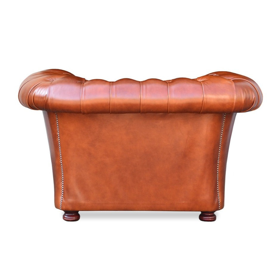 Original englischer Chesterfield Sessel mit geschwungenen Armen ähnlich wie das Samuel Johnson von Fleming & Howland