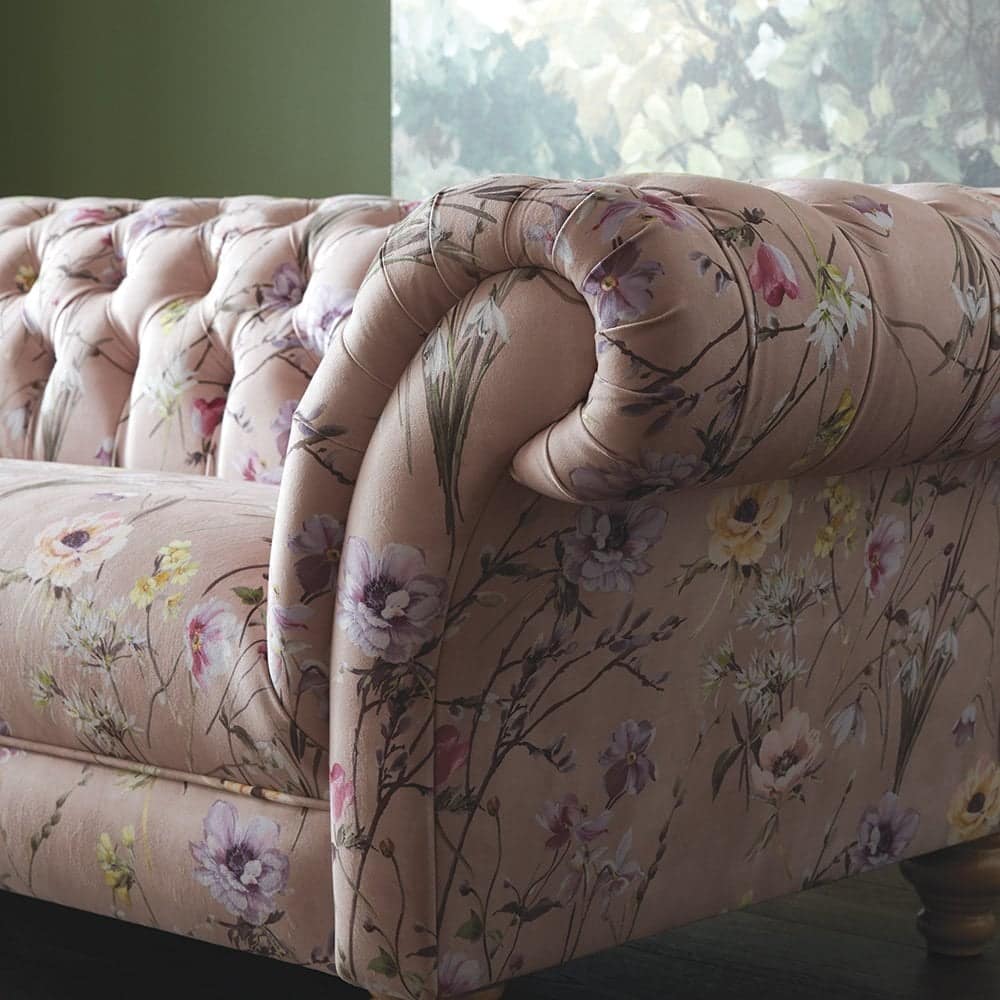 Beale Sofa handgefertigt in England, 3-Sitzer in floralem Stoff, elegantes Luxussofa für stilvolle Wohnzimmer.