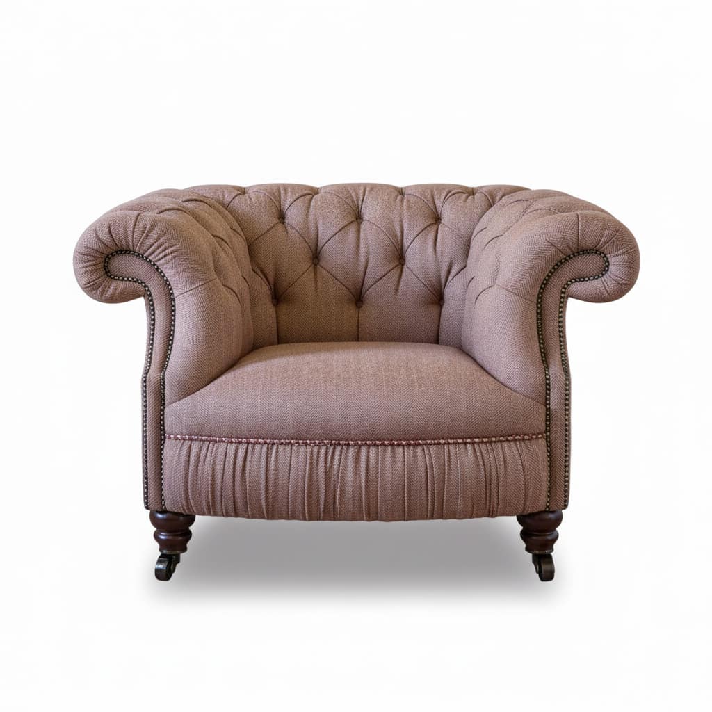 Tetrad Melrose Chesterfield Sessel aus Harris Tweed mit tiefen Knopfheftungen, handgesteppten Armlehnen und eleganter Rüschenkante